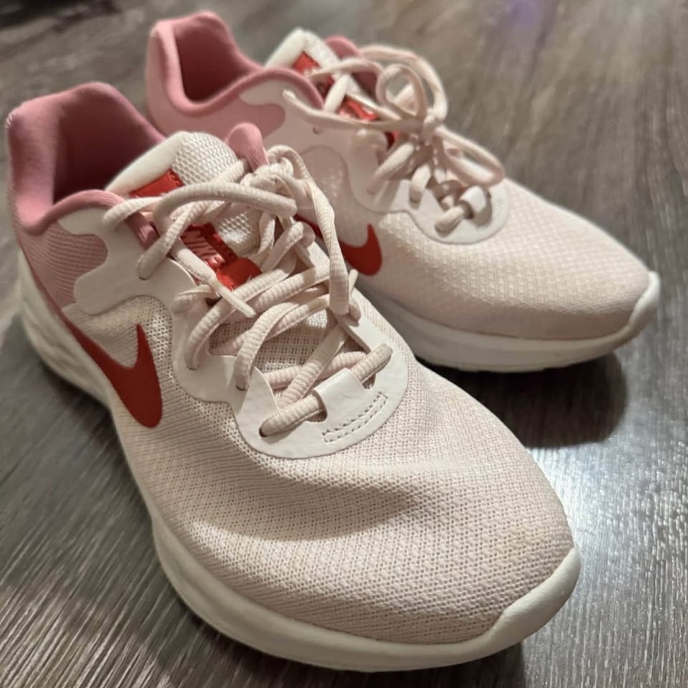 Nike revolution 6